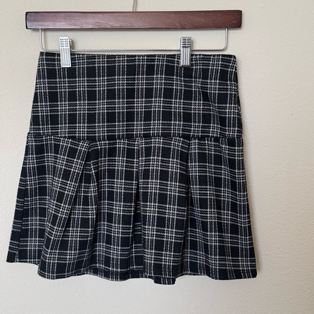 Junior’s Full Tilt Black and White Checkered Plaid Skirt Size Small